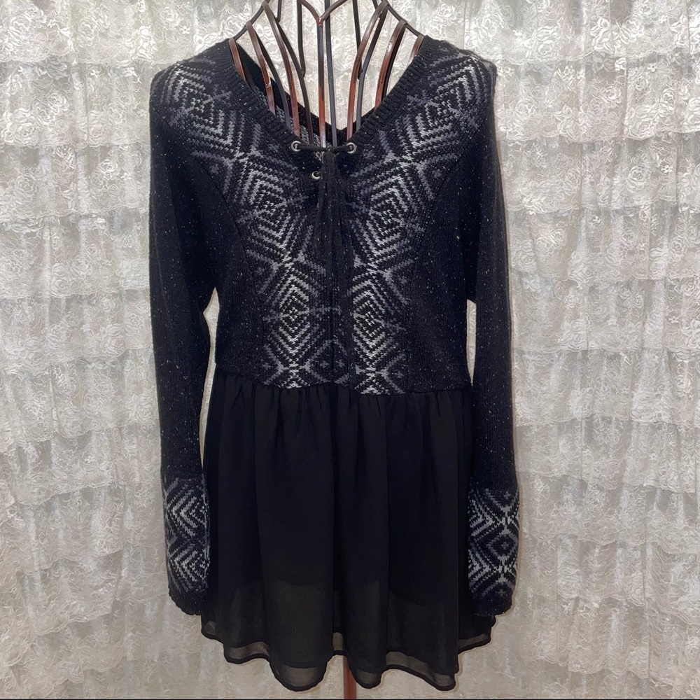 Torrid Black & White Winter Sweater Blouse with a tie-front Size 2